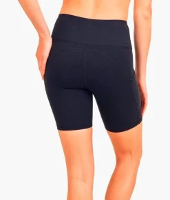 Athleisure><noscript><img width=