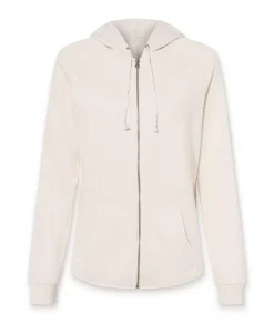 Athleisure><noscript><img width=