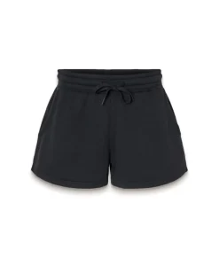 Athleisure><noscript><img width=