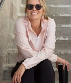 Athleisure><noscript><img width=