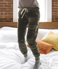 Athleisure><noscript><img width=